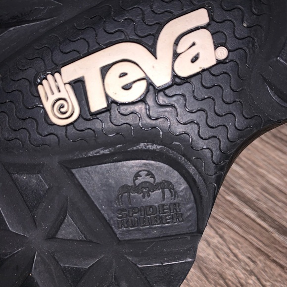 Vintage Men’s Black Teva Sandals with toe loop - Picture 6 of 11